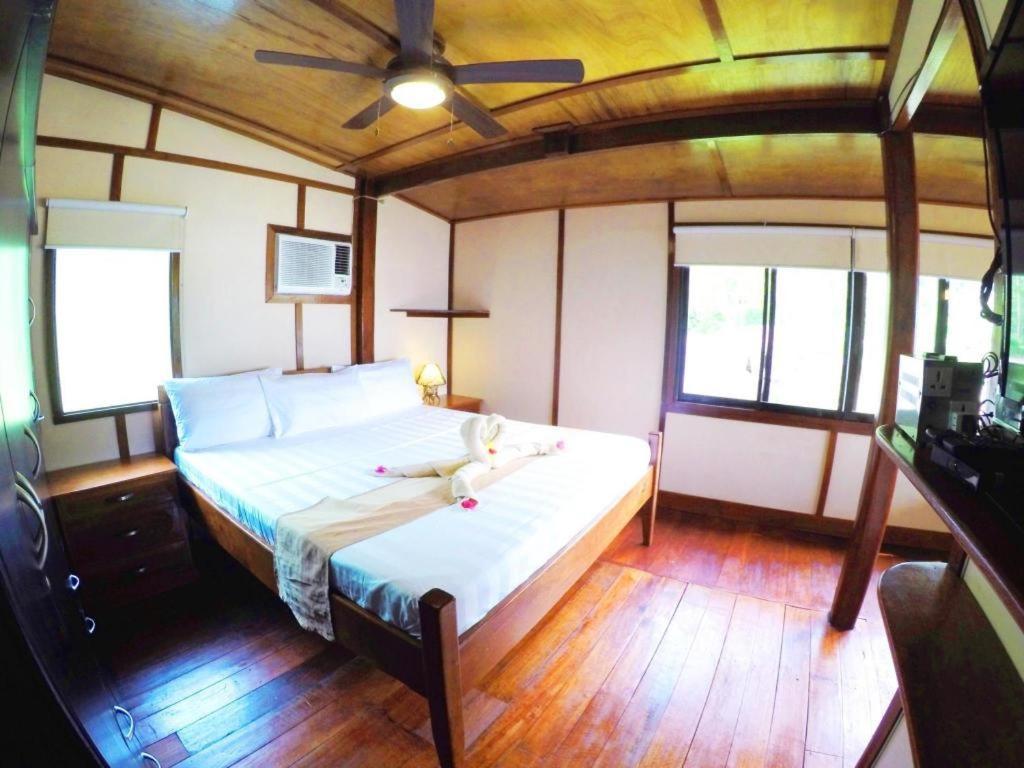 Secret Paradise Resort & Turtle Sanctuary 산 비센테 외부 사진